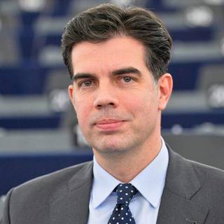 A Fidesz EP-képviselője közleményben jelentette be, hogy sikeres a rezsicsökkentés