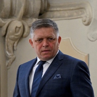 Jókor jött Orbánnak Fico kormányra jutása