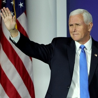 Kiszállt a republikánus elnökségért zajló versenyből Mike Pence volt alelnök