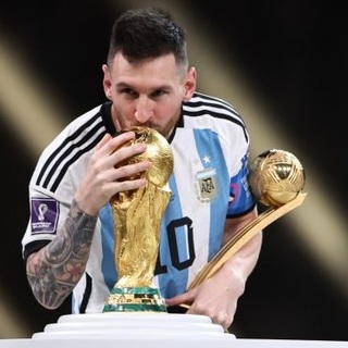 Aranylabda: Messi nyolcadik sikere