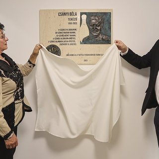 Emléktáblát állított az FTC a kilencszeres világbajnok tekéző Csányi Béla tiszteletére
