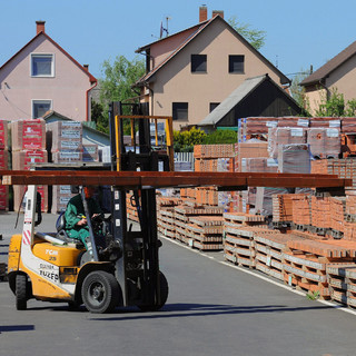 A kormány büntetőadója miatt tömeges elbocsátások zajlanak az építőanyagcégeknél