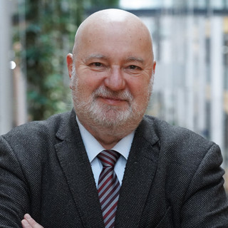 Eörsi Mátyás: nem lepne meg, ha Orbán gazdasági érdekekért elengedné Izraelt