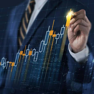 Aggasztóan nőnek a kártyahitelek, drágán is viszik a személyi kölcsönt