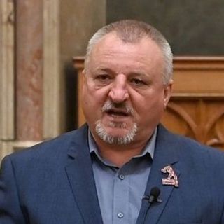 Hát micsoda felelőtlen vakrepülés ez?! - Komjáthi Imre a vendégmunkások áradatával szembesítette a kormányt