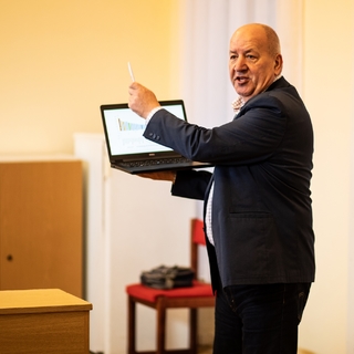 Az inflációkövető nyugdíj az évszázad átverése, a megígért vásárlóértéket sem tartották meg - véli Korózs Lajos