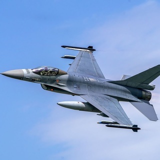 Megérkeztek az első holland F-16-os harci repülők a romániai kiképzőközpontba