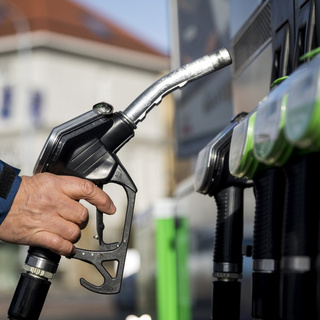 „Értetlenül állunk az adóemelés előtt” - Petíciót írnak Orbánnak a benzinkutasok