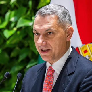 Lázár János a Margit hídon vallotta be, hogy számos eretnek gondolata van