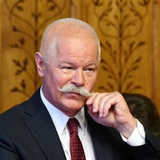 "Az állami intézmények vezetőitől különösen elvárható, hogy maradéktalanul tartsák be a törvényeket"