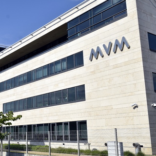 11 milliós prémiumot kapott az MVM-vezér úgy, hogy 500 milliárdos állami segítséggel úszta meg a veszteséget