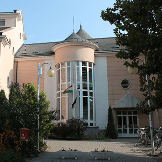 Elfogytak az orvosok, szünetel a szemészet, megszűnik az ortopédia Nagykőrösön