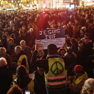 Több mint 180 ezren tüntettek az antiszemitizmus ellen Franciaországban