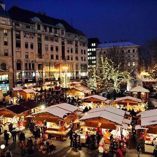 Pénteken nyit Vörösmarty téri karácsonyi vásár