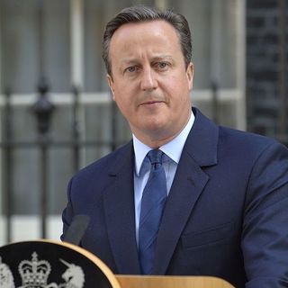 Külügyminiszterként tért vissza a politikába David Cameron