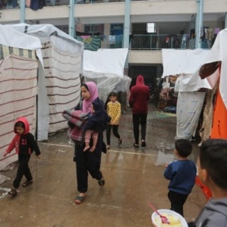 Románia sátrakból és matracokból álló segélyszállítmányt küldött a gázai civil lakosságnak