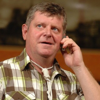 Súlyosan megsérült előadás közben Besenczi Árpád a zalaegerszegi színházban, a darabot félbeszakították