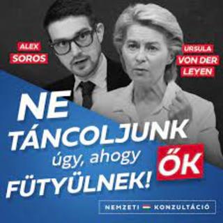 Tele van a város Ursula von der Leyen és Alex Soros plakátjával