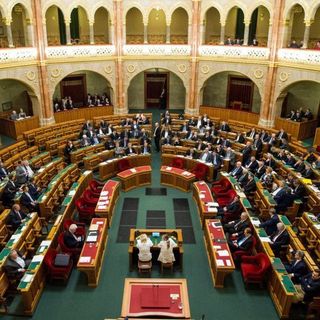 Kiváltságokat kaphatnak az Országgyűléstől a World Aquatics magyarországi intézményei