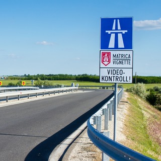 Az osztrák egynapos autópálya-matrica kétezer forinttal olcsóbb, mint a magyar