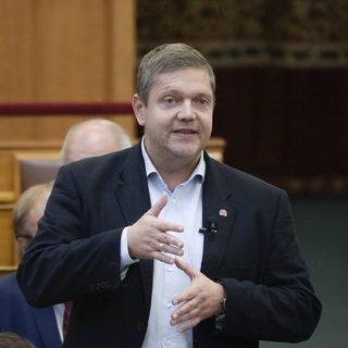 "Azt hallgatjuk tizenhárom éve, hogy mindjárt utolérjük Ausztriát, közben elmegy mellettünk Románia"