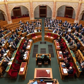 Választási törvények módosításáról tárgyal a parlament