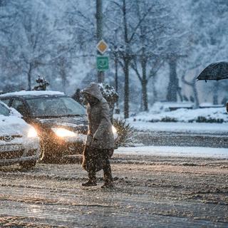 Piros riasztás lépett érvénybe négy vármegyében is, aki teheti, ne induljon útnak