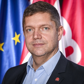 A miniszter szerint mindenki hibás, csak a kormány és az MVM nem