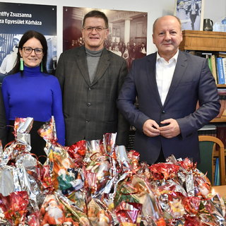 Mikuláscsomag átadás közben tartott sajtótájékoztatót a KDNP – fotók