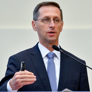 Varga Mihály élni fog vétójogával, ha az államadósság veszélyben van