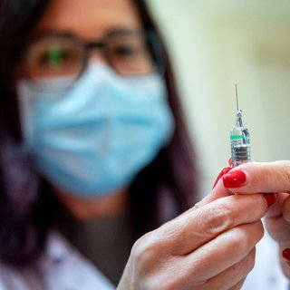 Új oltási program indul Magyarországon, 800 ezer vakcinát vesz az Orbán-kormány