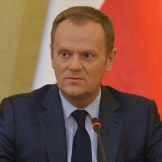 Donald Tusk szerint Orbán Viktor kapcsolatban áll Putyinnal