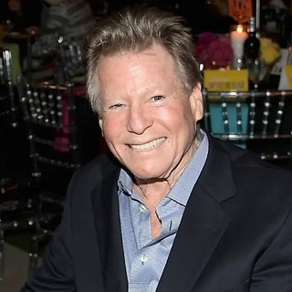 Elhunyt Ryan O’Neal