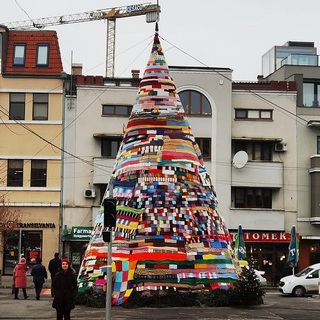 Marosvásárhelyen le kellett bontani a sálból készült karácsonyfát