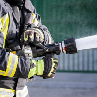 Kigyulladt egy kisbusz a budai Várban