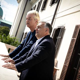 A populisták húznak hasznot a gyengülő középből