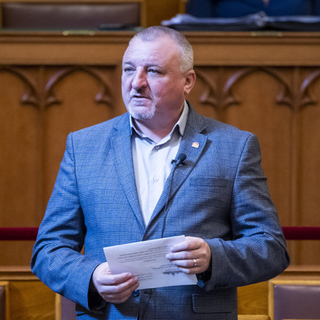 Komjáthi Imre békére és együttműködésre szólította fel a pártokat