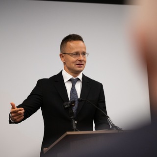 Szijjártó Brüsszelből üzent: nagy csata várható