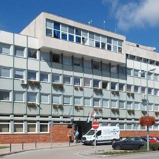 Tatabányán meghátrált a Fidesz, nem támogatja az akkugyár építését