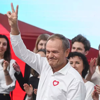 Korszakváltás Lengyelországban, Orbán barátja pedig nem tud elegánsan veszíteni