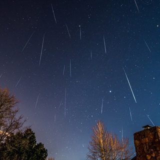 Hullócsillageső lesz