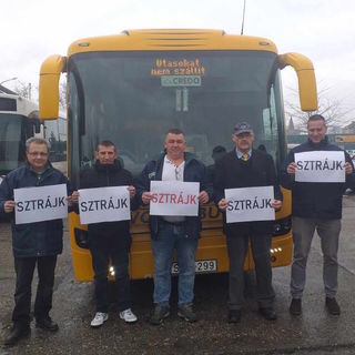 Bérajánlatot még mindig nem kaptak, folytatják a sztrájkot a Volánbuszosok