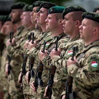 Betiltották a honvédelmi szakszervezeteket