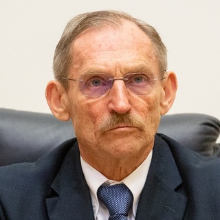 Pintér Sándor és az OKFŐ 24 kórházigazgatót rúg ki