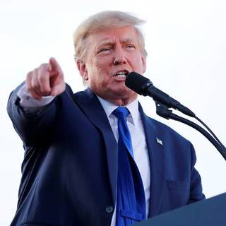 Trump utasítására fúrják Biden elnököt a republikánusok