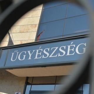 Összeütközött két vonat a balatonfüredi vasútvonalon, vádat emeltek a mozdonyvezetők ellen