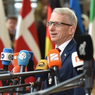 Orbán Bulgáriát is zsarolja