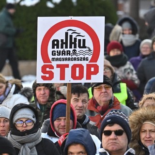 Kevés hasznot hoznak, de legalább 1300 milliárd forintba kerülnek nekünk az akkumulátorgyárak