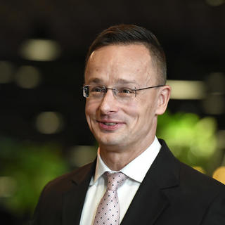 Súlyos szabálytalanságokat követett el Szijjártó minisztériuma pénzosztogatás közben