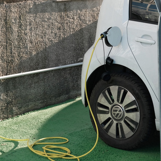 Folyamatosan nő az elektromos hajtású járművek iránti kereslet